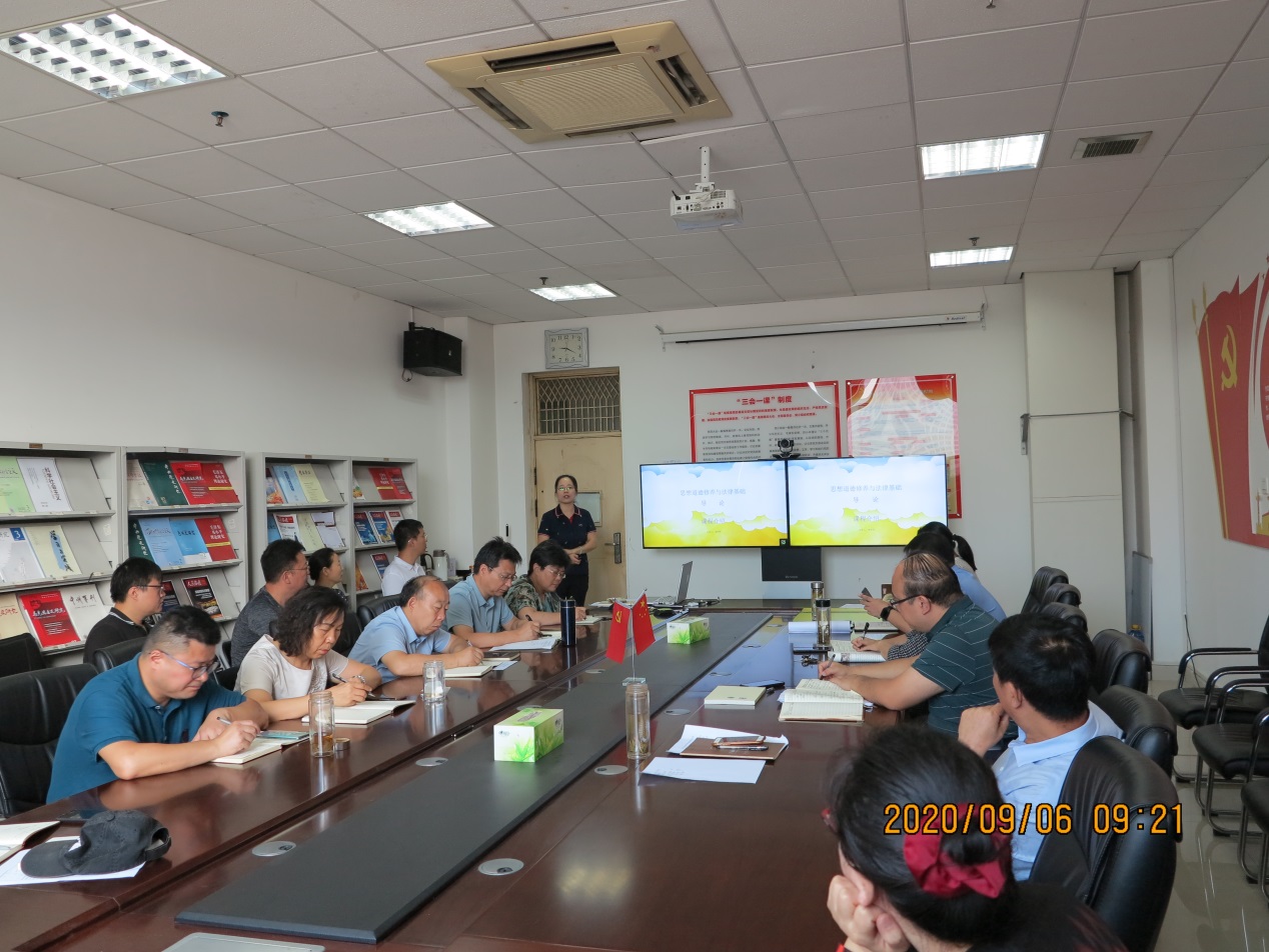 说明: D:\2020-09-06新学期教学观摩会\照片筛选\IMG_0019.JPG
