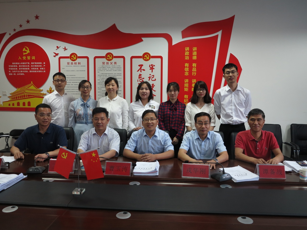 说明: F:\2019-06-10研究生毕业答辩会\IMG_1738.JPG