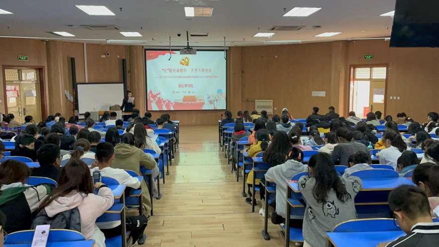 说明: E:\1.马院日常工作\0.马院工作\99.郭院长材料\初心学习社宣传资料\初心学习社宣传资料\初心学习社开展“医路传承精华，大考不辱使命”为主题的抗疫精神宣讲活动现场.jpg